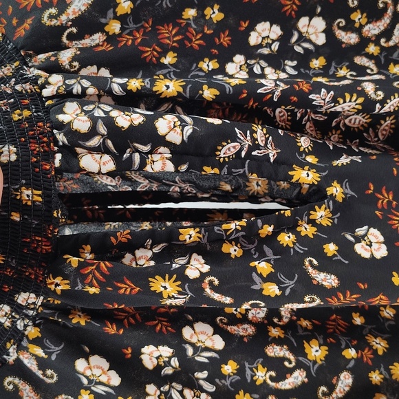 Maurices Blouse XL Black Floral Print Flutter Sleeve High Collar Fall Colors - Picture 2 of 7